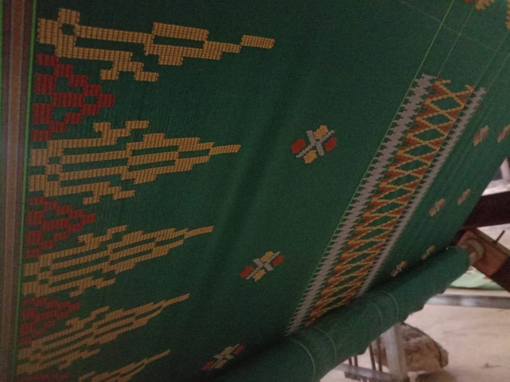 Kain Tenun Motif Mahkota Kombinas Gunung