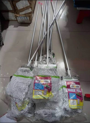 Pel lantai almunium