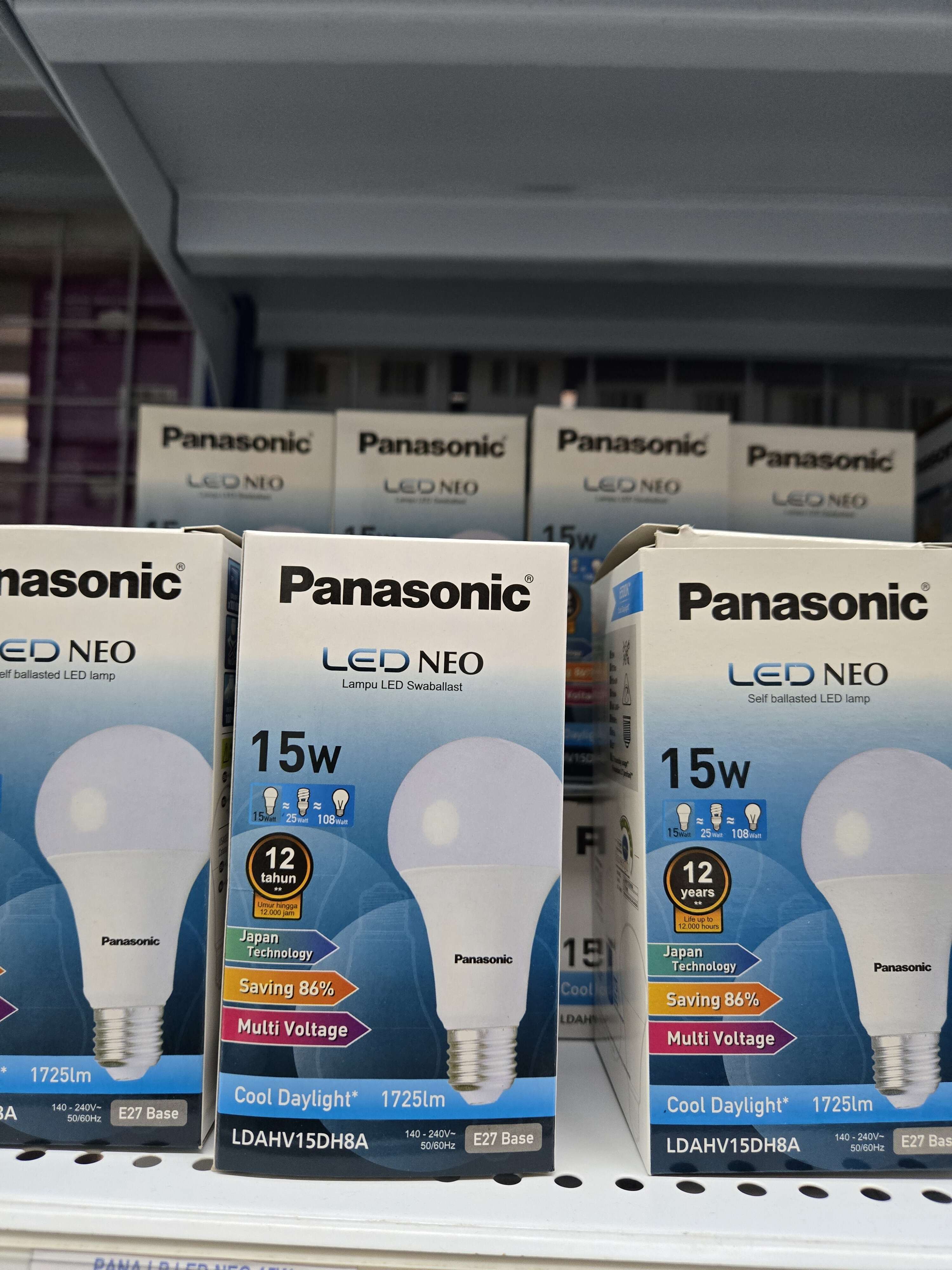 Lampu 15 watt merek panasonic