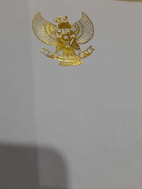 Kop garuda tinta emas
