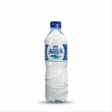 Air mineral kemasan botol sedang