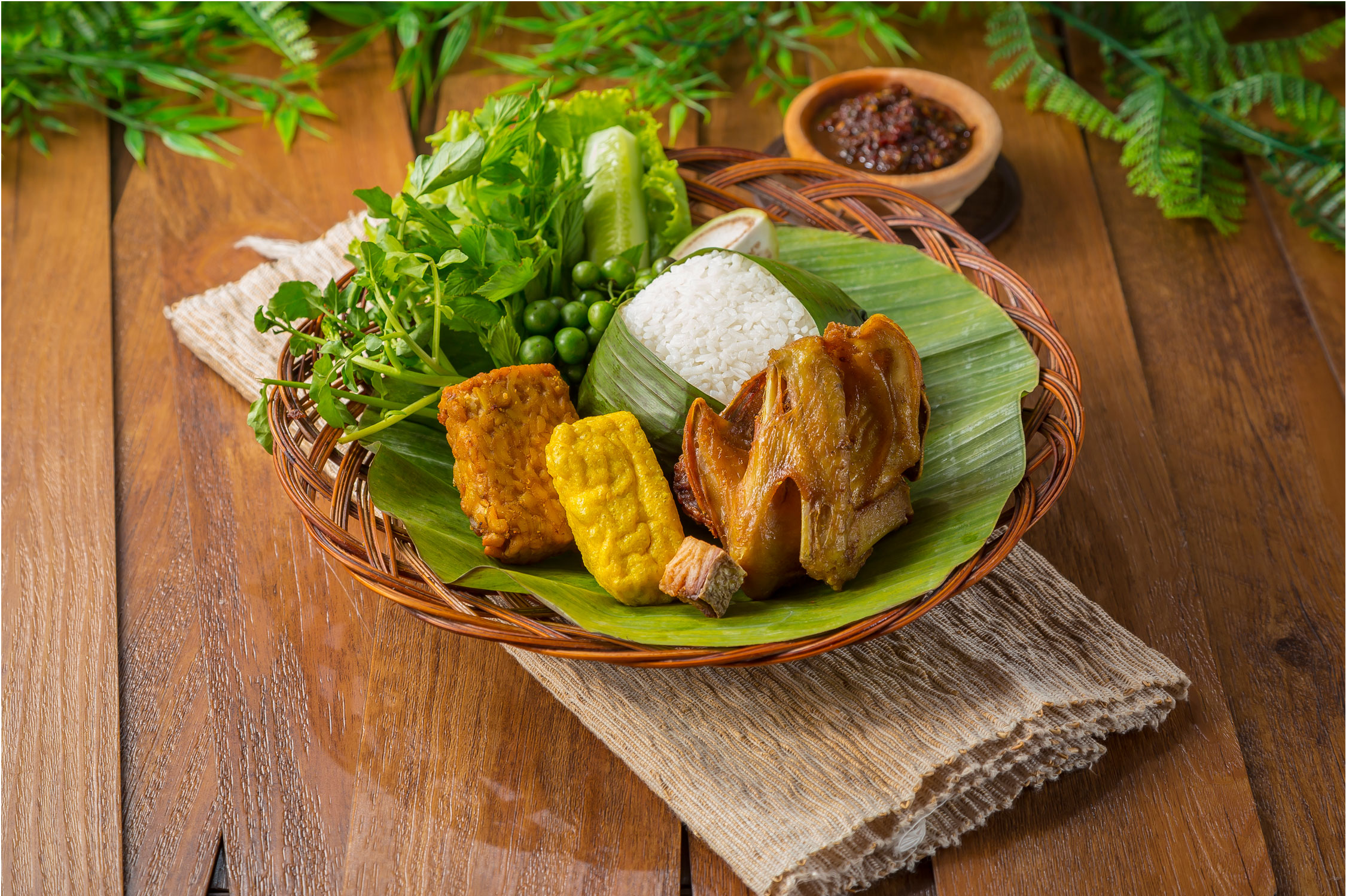 Nasi Ayam Kampung Lalapan Komplit Hits Rhien