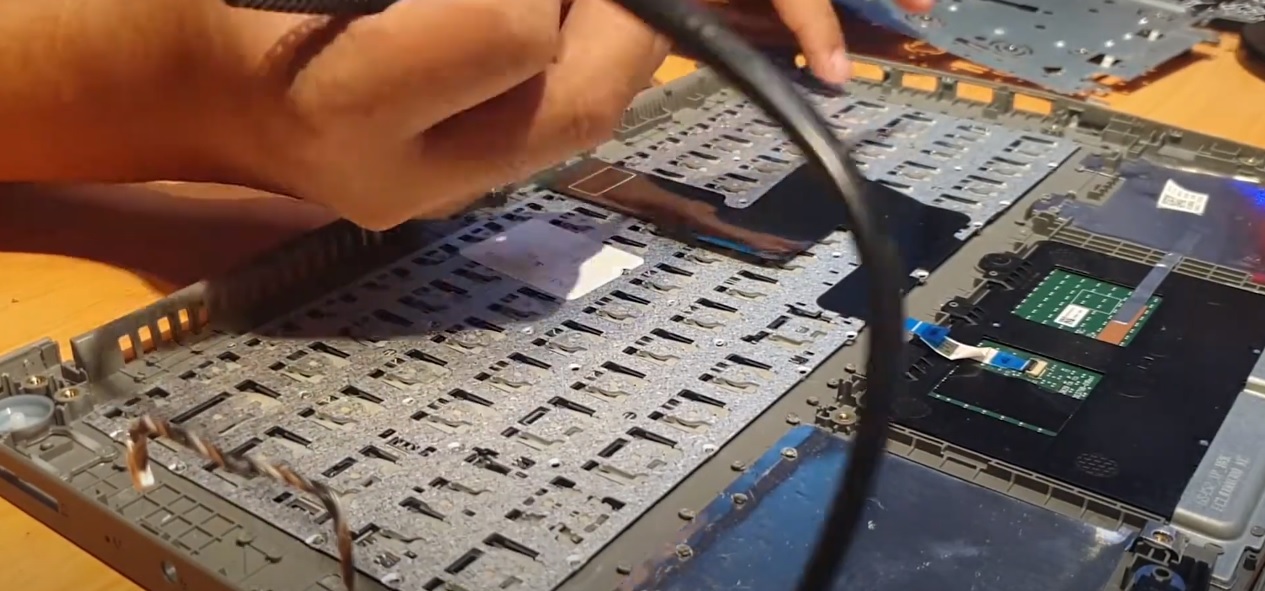 Jasa Pasang Keyboard Tanam Laptop