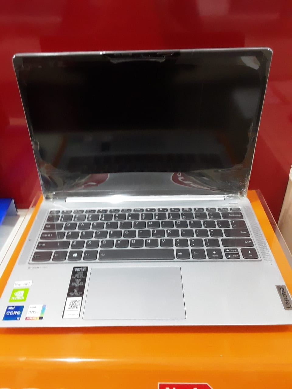 Laptop lenovo core i7, ram 16 gb, ssd 1 tb, win 11,oled