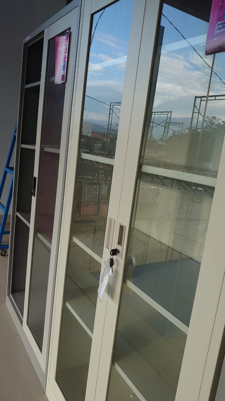 Lemari arsip pintu kaca