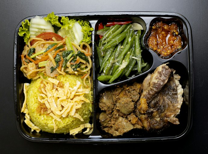 PAKET NASI KUNING SPESIAL 