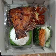NASI CAMPUR IKAN