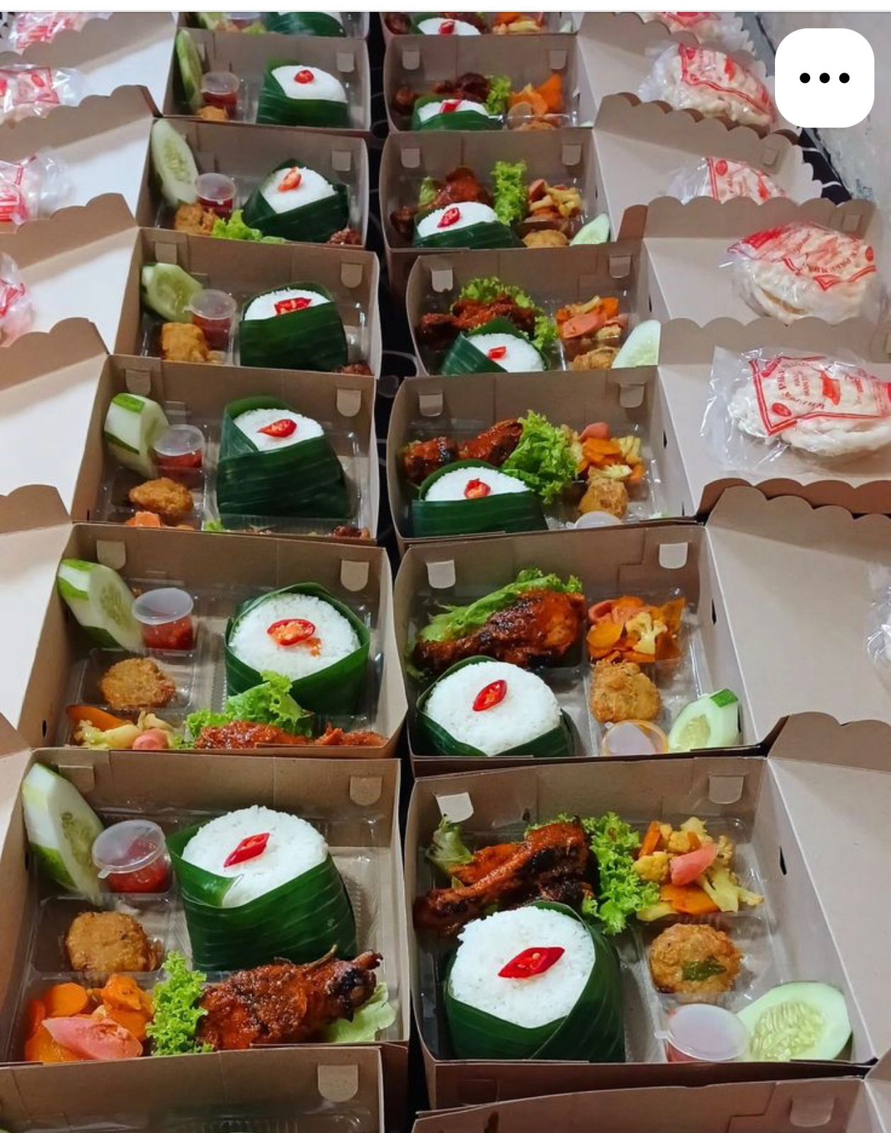 Nasi Ayam/Daging Box (Paket + Air Mineral Botol)