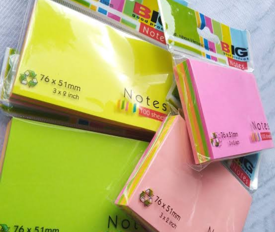 Pembatas Kertas warna warni