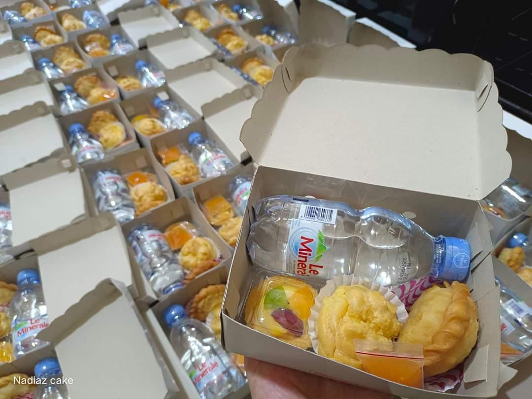 Kue Kotak Tengah