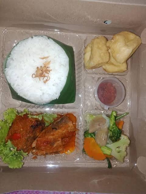 Nasi Ikan Saos Asam Manis