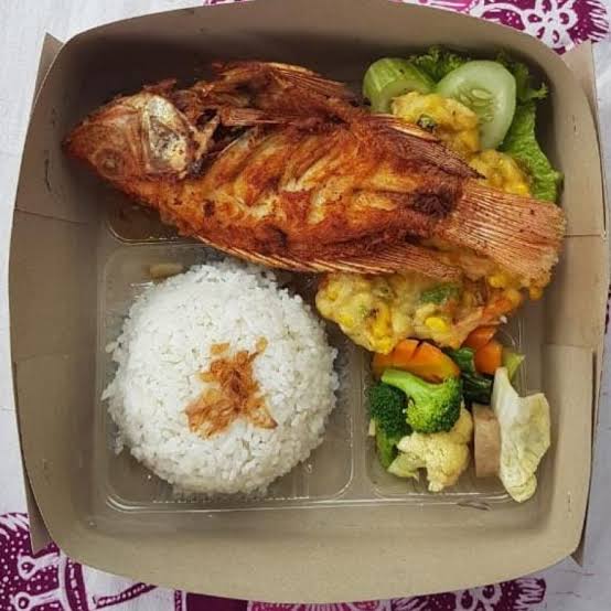 Nasi Ikan Goreng Lalapan