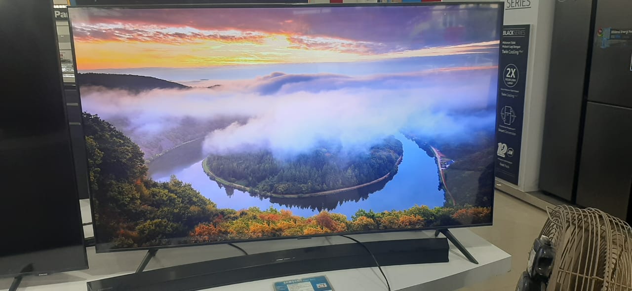 SAMSUNG 55 Inch Crystal UHD 4K Smart TV UA55AU7000