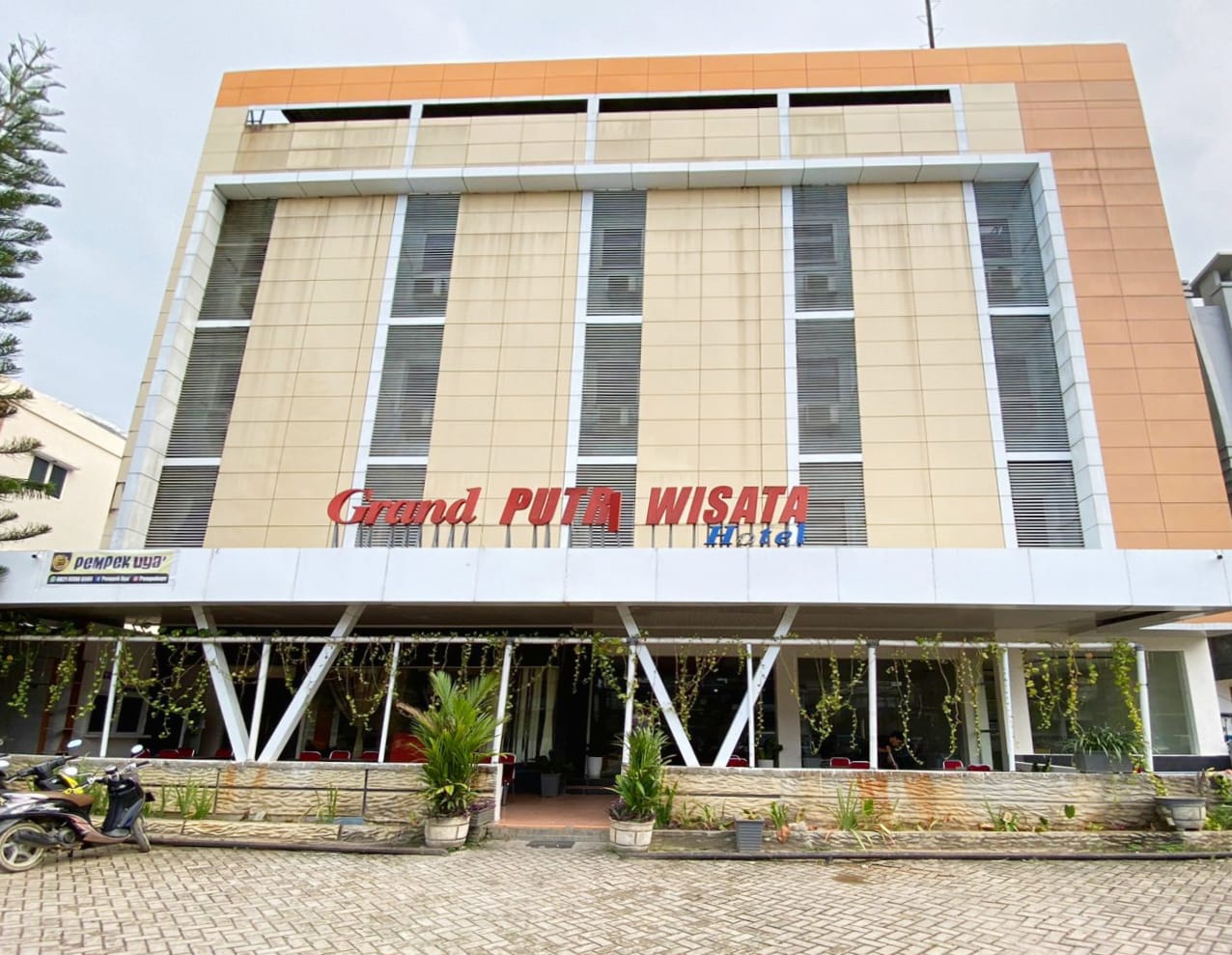 GRAND PUTRI WISATA HOTEL